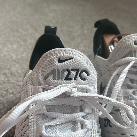 Nike Air Max 270 Men's Size 9 White Black Pure Platinum AH8050-100 Running Shoes - Picture 8 of 12